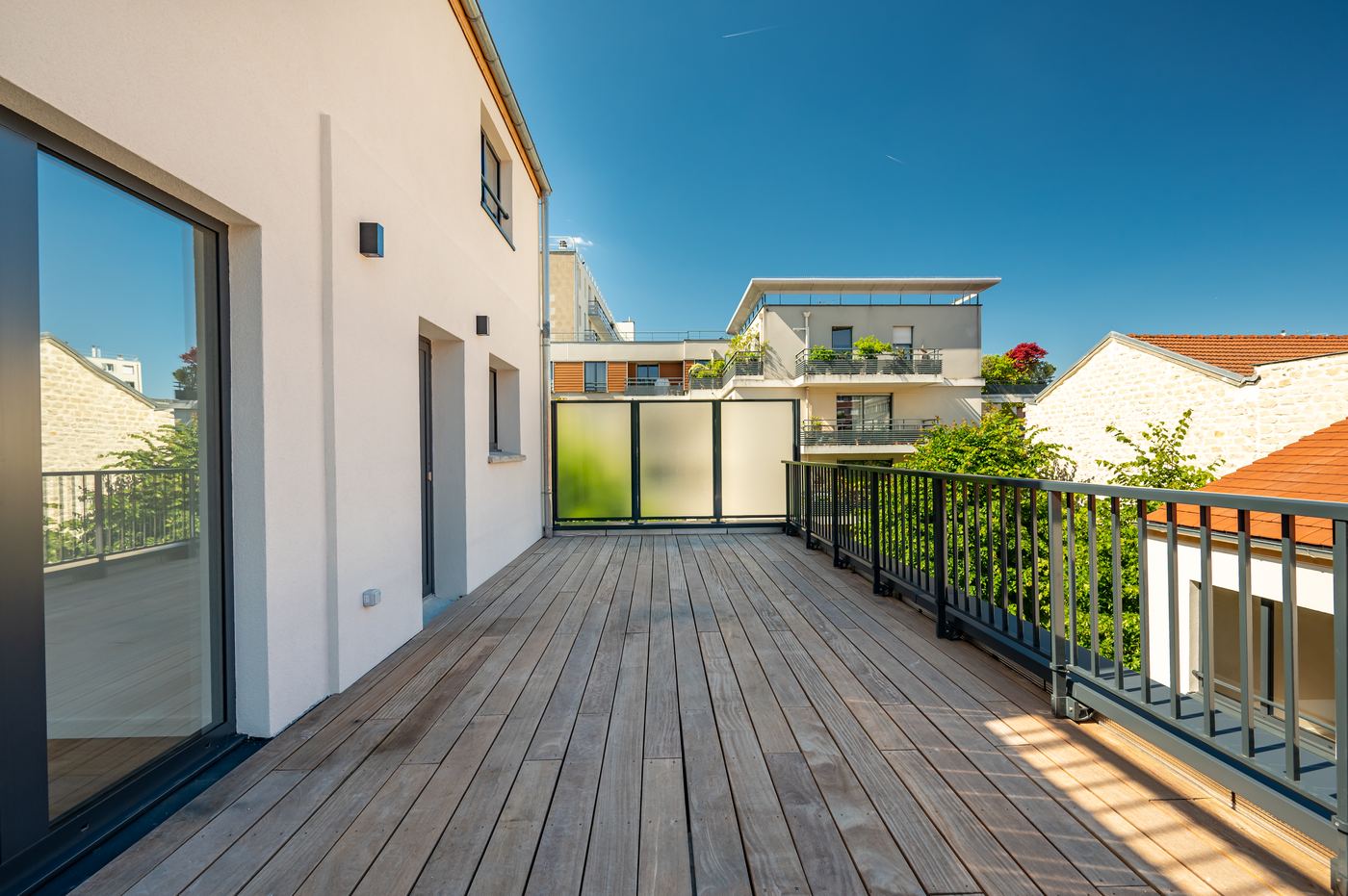 Terrasse et vue sur le quartier, appartement livré à Arcueil